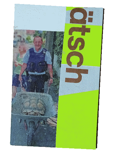 “ätsch”, cop pushes a turtle in a wheelbarrow